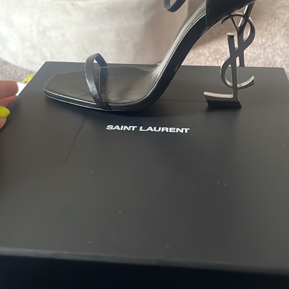 Ysl heels - Picture 3 of 8